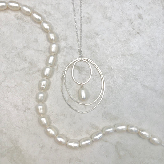 Silver Pearl Circle Necklace | Hammered Circle Necklace | Pearl Drop Necklace | Delicate Pearl Necklace | Birthstone Necklace | June Birthstone | Boho Pearl Necklace