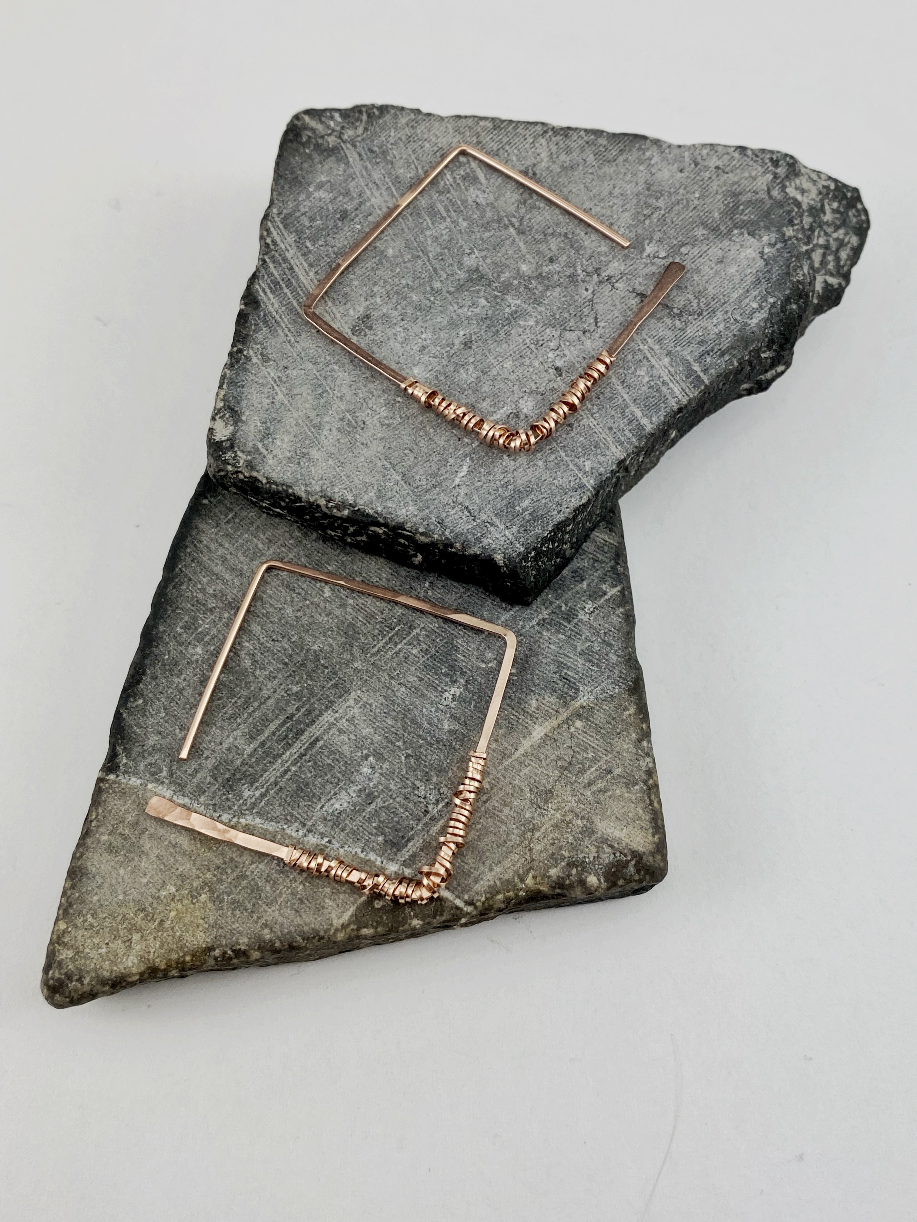 rachel_dawn_designs_Rose-gold_hammered_wire_wrapped_earrings_geometric_diamond