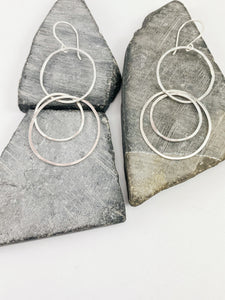 rachel_dawn_designs_silver_interlocking_circle_earrings