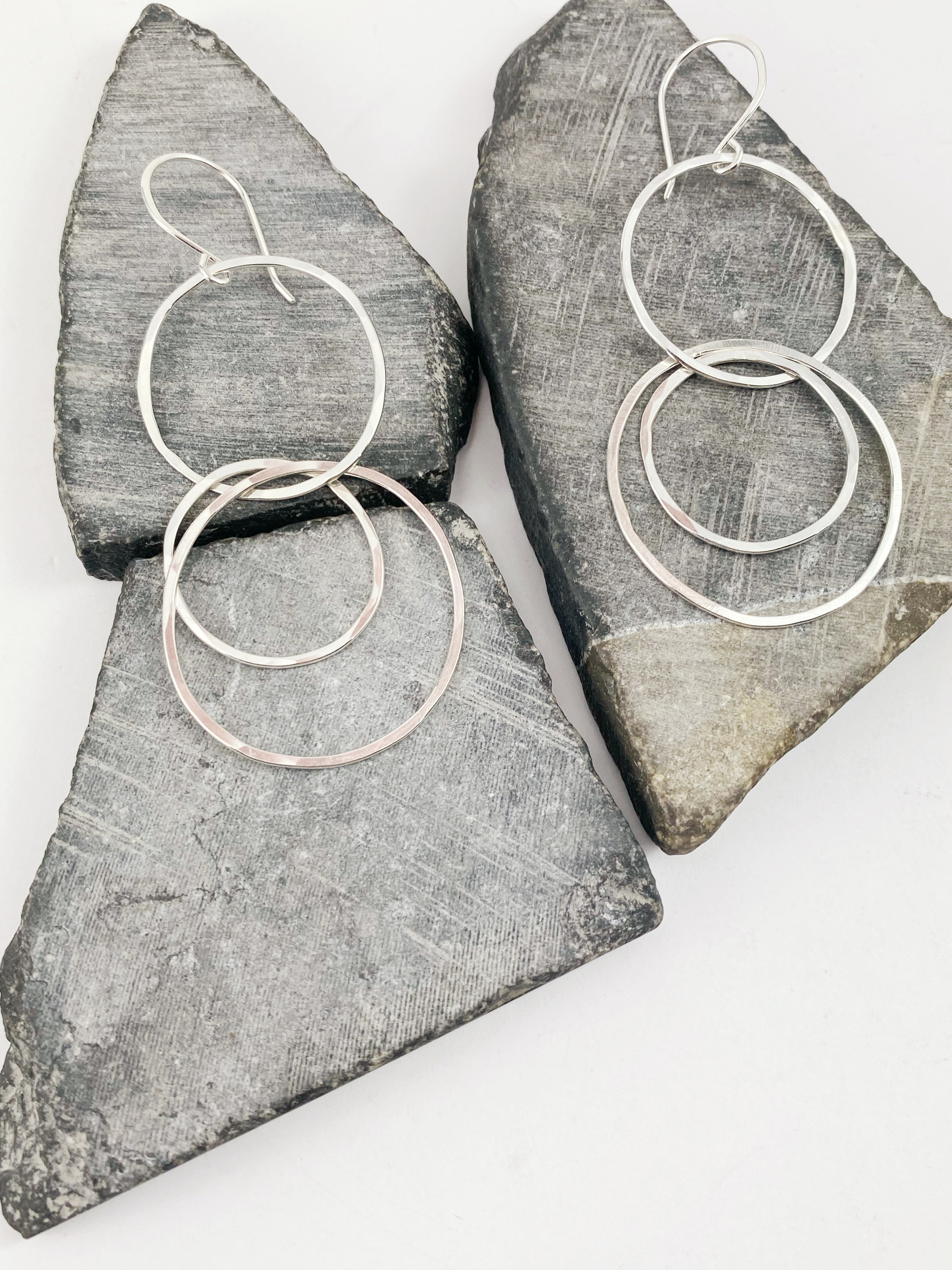 rachel_dawn_designs_silver_interlocking_circle_earrings