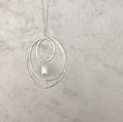 Silver Pearl Circle Necklace | Hammered Circle Necklace | Pearl Drop Necklace | Delicate Pearl Necklace | Birthstone Necklace | June Birthstone | Boho Pearl Necklace