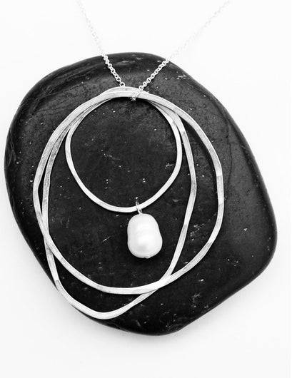 Silver Pearl Circle Necklace | Hammered Circle Necklace | Pearl Drop Necklace | Delicate Pearl Necklace | Birthstone Necklace | June Birthstone | Boho Pearl Necklace